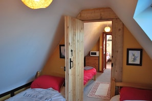 3 chambres, fer et planche à repasser, Wi-Fi, draps fournis