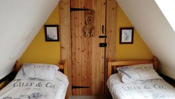 3 bedrooms, iron/ironing board, WiFi, bed sheets