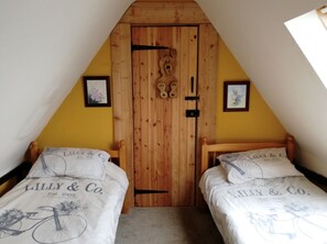 3 habitaciones, tabla de planchar con plancha, wifi y ropa de cama 