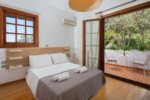 3 bedrooms, soundproofing, iron/ironing board, WiFi - Premium Villa in strategic & quiet location of Rhodes. (Rhodes)