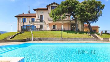 Piscina all'aperto