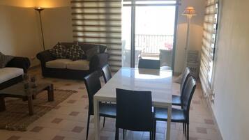 Nhà gỗ, 3 phòng ngủ | Khu vực ăn uống tại phòng