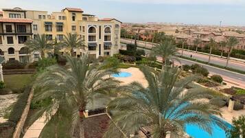 Hồ bơi ngoài trời