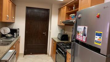Villa, 5 Bedrooms | Private kitchen | Fridge, microwave, oven, stovetop