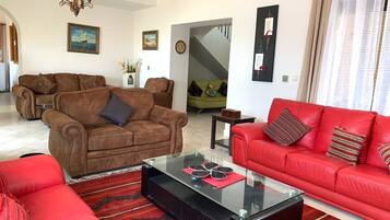 Villa, 5 Bedrooms | Living room | Flat-screen TV