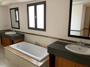 Villa, 5 Bedrooms, Pool View | Bathroom