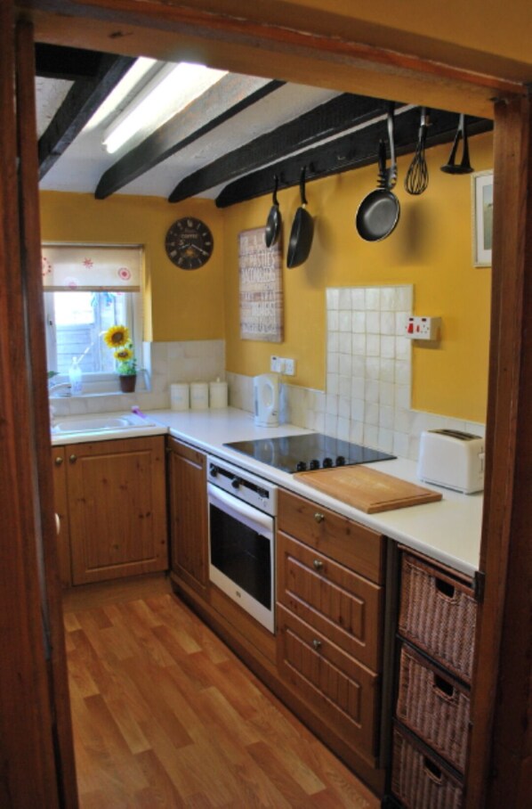 Fridge, microwave, oven, stovetop - COTTAGE SLEEPING 4 HAYSTACK/HAYLOFT NEXT TO FOX COVERT PUB YARM (High Leven)