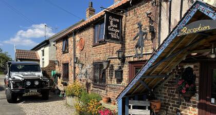COTTAGE SLEEPING 4 HAYSTACK/HAYLOFT NEXT TO FOX COVERT PUB YARM