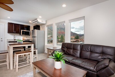 Apartment #3 GREAT LOCATION Zion National Park entrance as close as you can get!