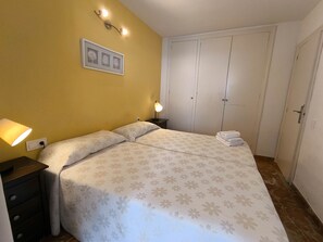 1 bedroom, iron/ironing board, travel cot, WiFi
