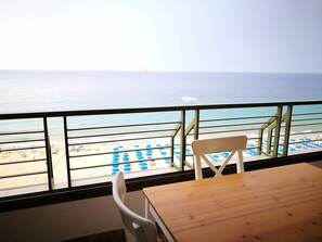 Outdoor dining - Levante Beach *facing the sea* (Benidorm)