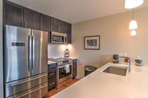 Refrigerador, microondas, horno, placa de cocina