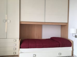 2 bedrooms, in-room safe, iron/ironing board, free WiFi