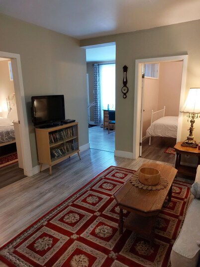 Appartements Cartier. Free parking. Backyard.