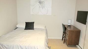 Iron/ironing board, WiFi (free), bed sheets