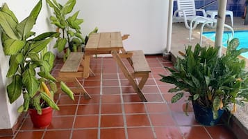 Hiên