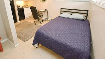 1 bedroom, iron/ironing board, WiFi (free), bed sheets