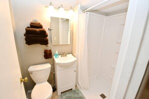 Badekar, hårføner og håndklær