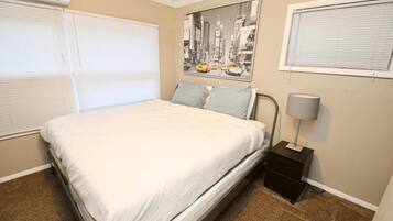 1 bedroom, iron/ironing board, WiFi (free), bed sheets