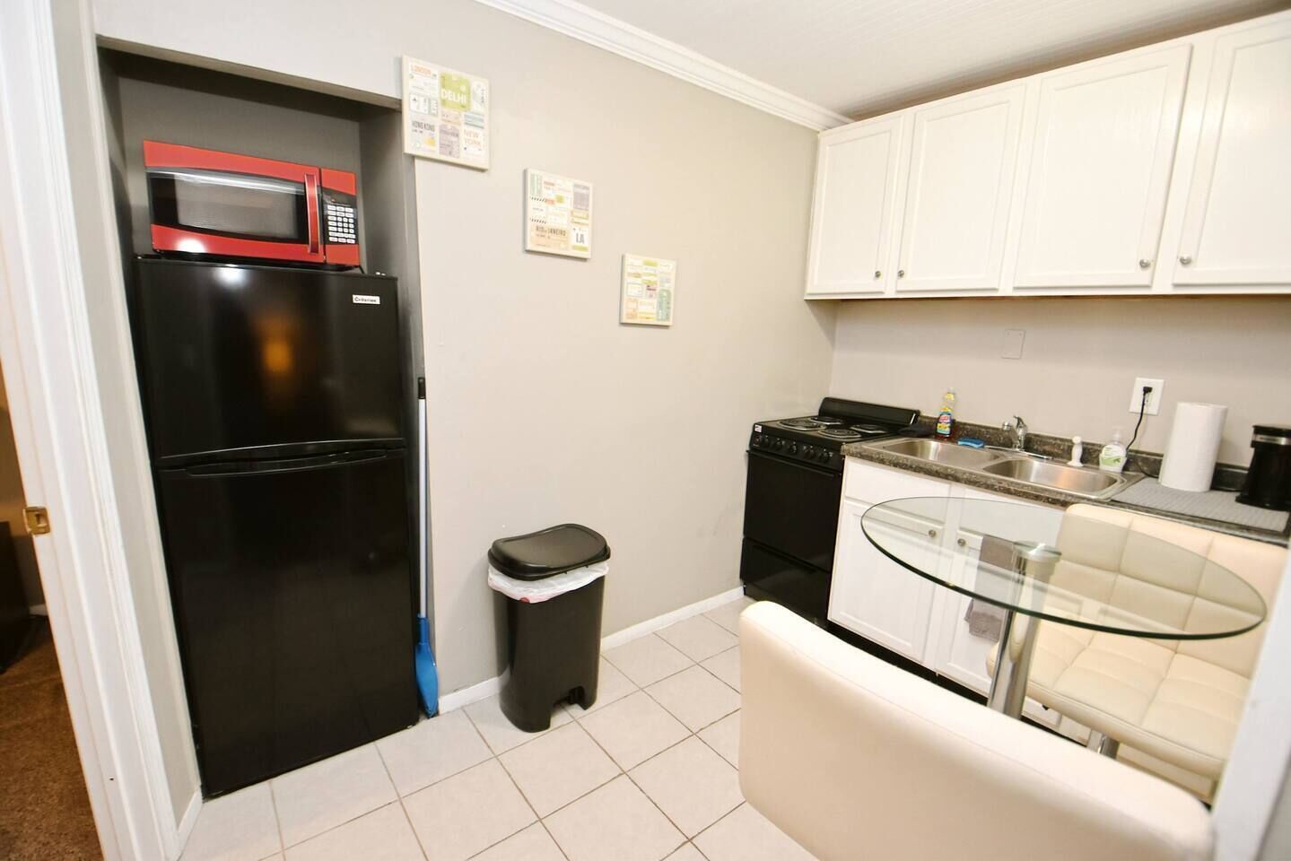 Coffee/tea maker, fridge, microwave, oven