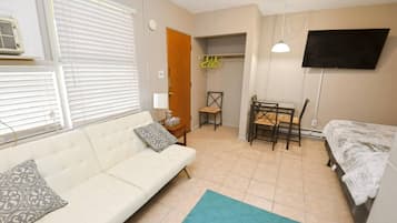 2 bedrooms, iron/ironing board, WiFi (free), bed sheets