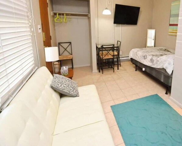 2 bedrooms, iron/ironing board, free WiFi, bed sheets - Studio apartment close to Notre Dame! 1309. 1 (South Bend)