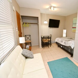 Iron/ironing board, WiFi, bed sheets