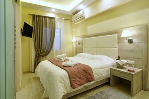 3 bedrooms, in-room safe, iron/ironing board, free WiFi