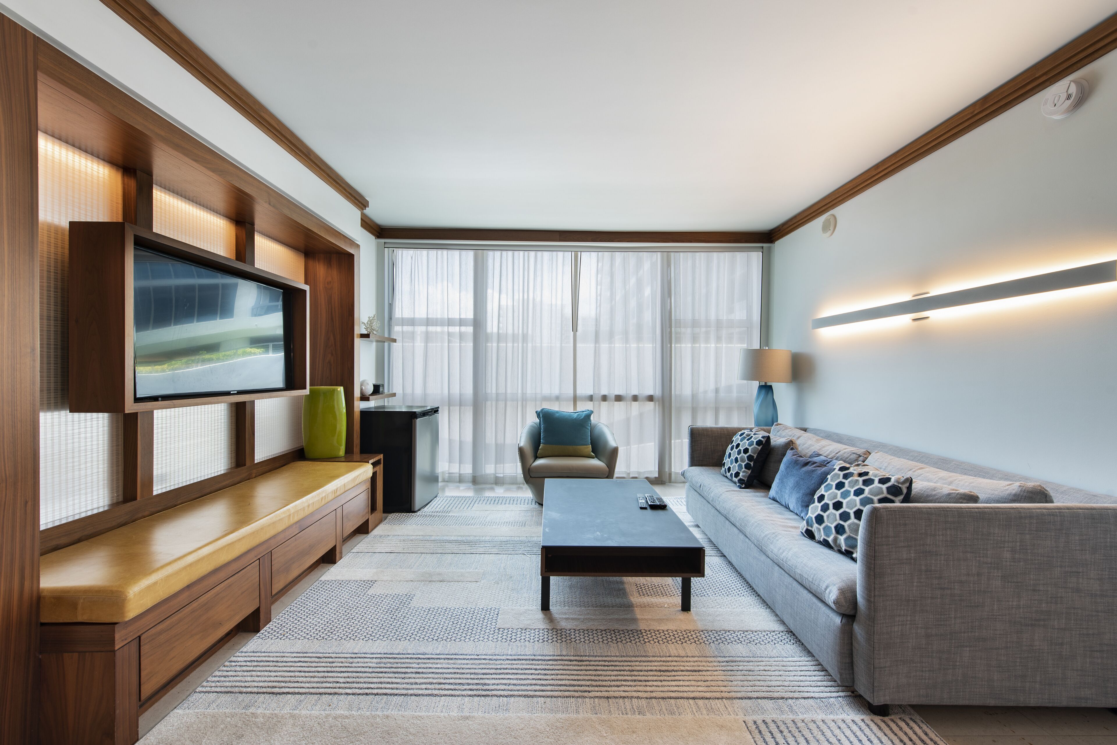 Smart-TV, DVD-spiller og stereoanlegg