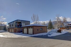 Exterior - Just off the river, 3 blocks from downtown. (Salida)