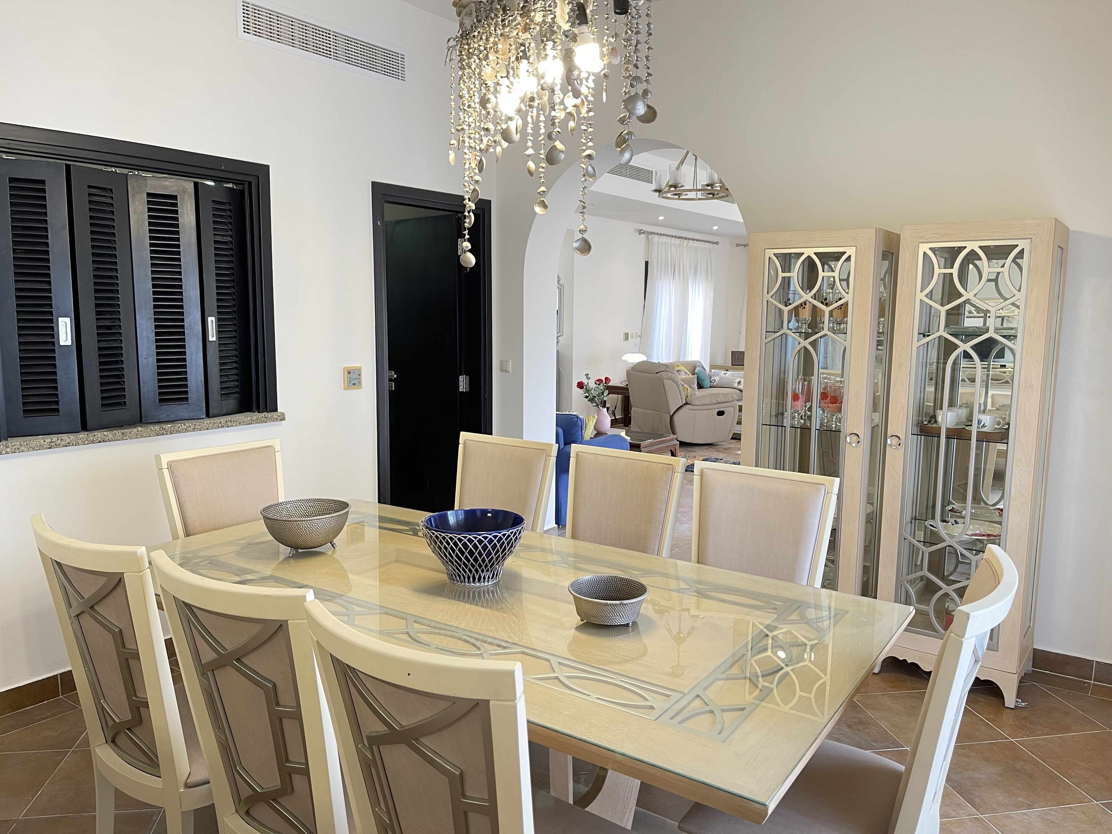 Villa, 5 Bedrooms | In-room dining
