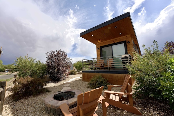 Plan at least one barbecue during your stay, and the fire pit is the perfect place to roast marshmallows and tell stories. With our amazing night skies, you'll be able to enjoy the beauty of the universe!