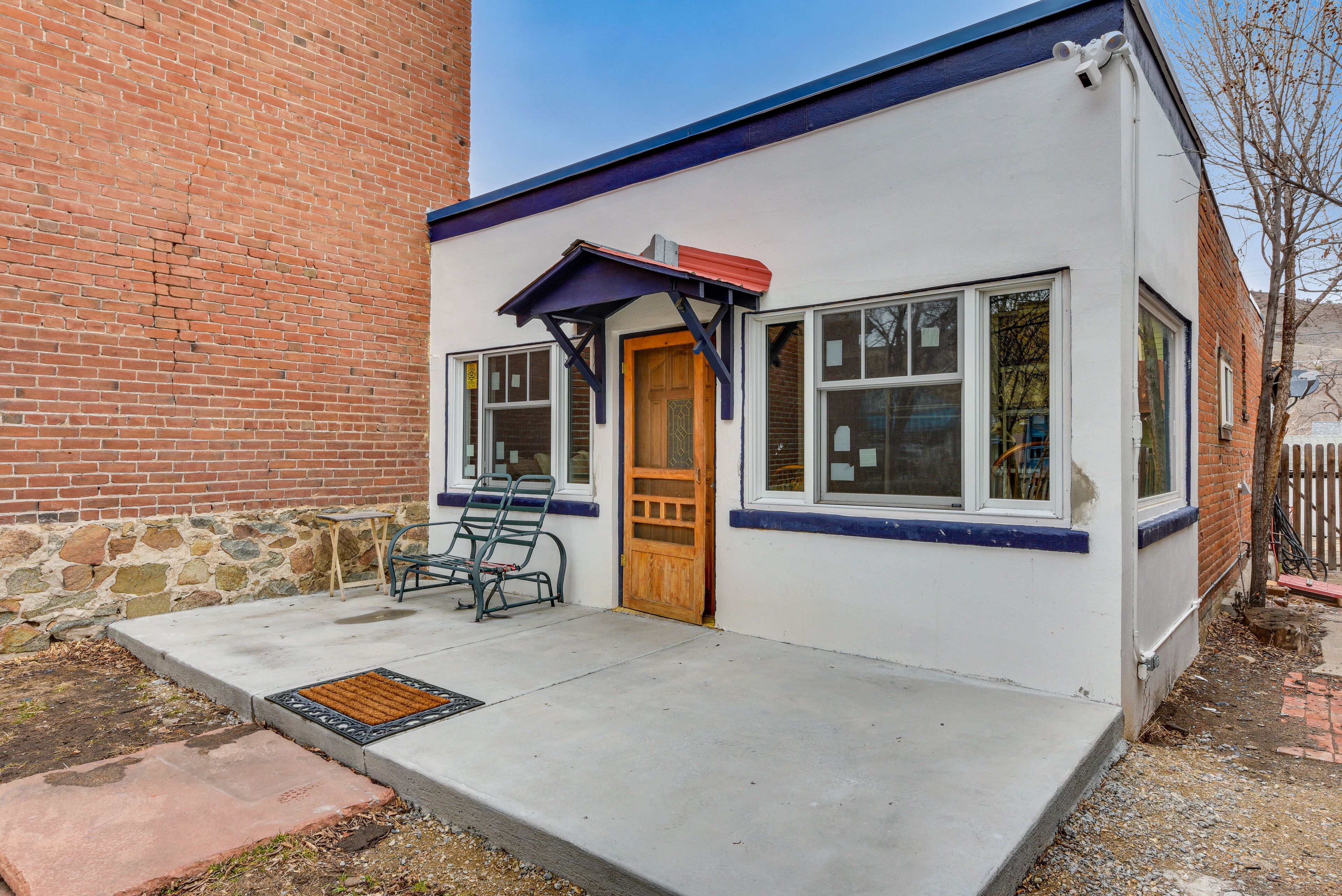 Downtown Salida Cottage w/ Fireplace + Yard!