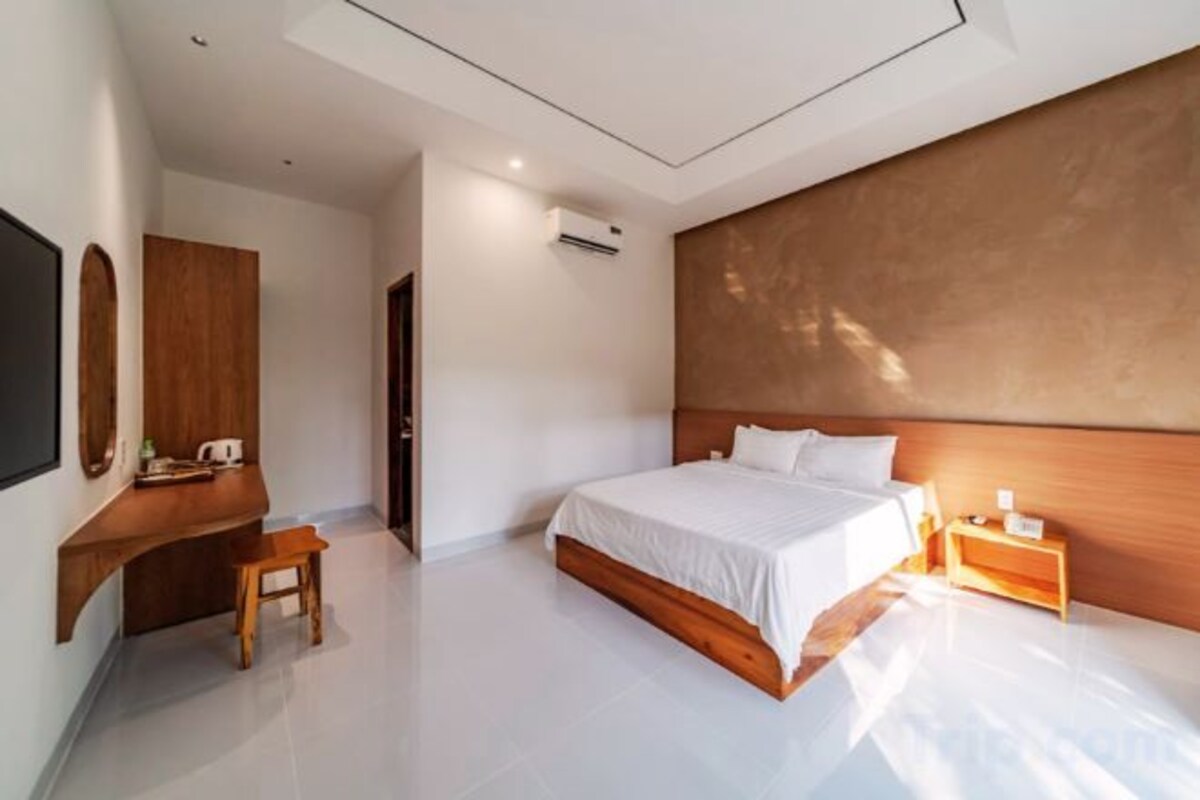 WiFi (free), bed sheets