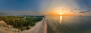 Private beach, white sand, sun loungers, beach umbrellas - Honba Lagi Beach Resort (La Gi)