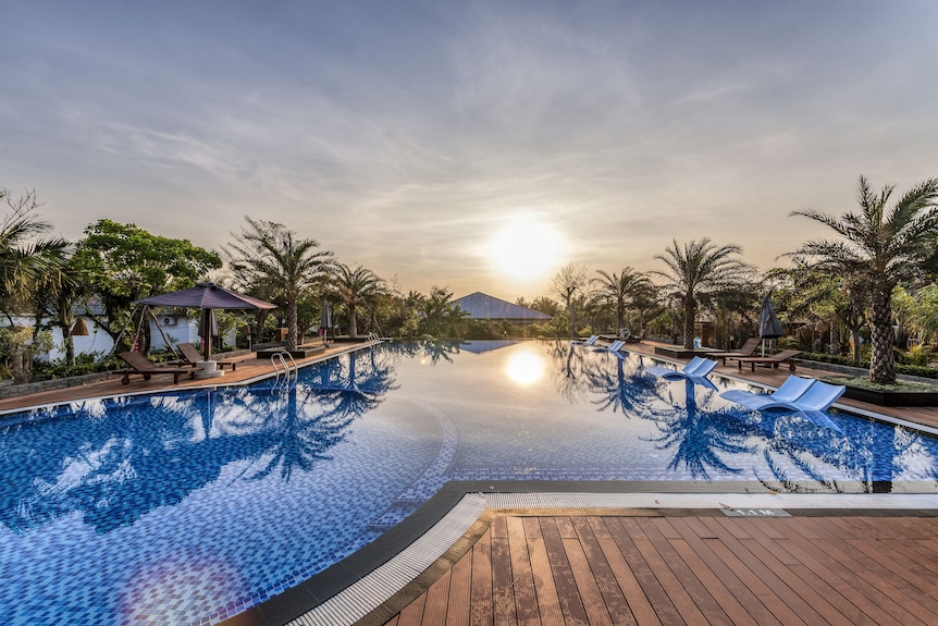 Mango Beach Phan Thiết Mũi Né - Tổ hợp du lịch chill phong cách Tây Âu 4  Nhà hàng Mango Beach view biển ẩm thực