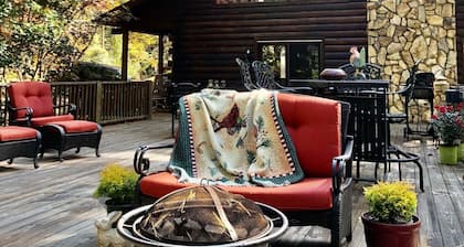 BUCK FALLS LOG CABIN, 5 bedroom Chalet RETREAT between Highlands and Franklin NC