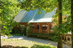 Exterior - BUCK FALLS LOG CABIN, 5 bedroom Chalet RETREAT between Highlands and Franklin NC (Highlands)