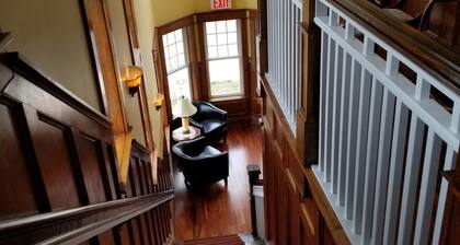 Guest quarters at the inn - 205