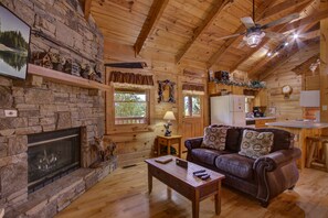 Fireplace - Honeymoon Cabin In Wears Valley - Always & Forever- Seasonal Public Swimming & Fishing Access (Sevierville)