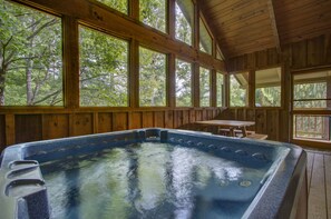 Interior - Honeymoon Cabin In Wears Valley - Always & Forever- Seasonal Public Swimming & Fishing Access (Sevierville)