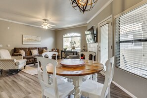Dining - Pool & Gym Access: Scottsdale Gem Near Golfing! (scottsdale)