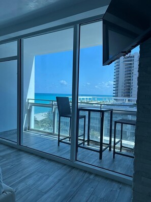 Interior - Ocean view at the Carillon 🏝⛱ (Miami Beach)