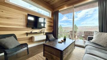 Een televisie en een kantoor