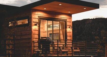 Desert Willow Tiny Cabin near Grand Staircase