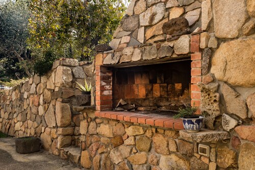 RIFINITO APPARTAMENTO CON WIFI ILLIMITATO, LETTI ORTOPEDICI, AIR/C.