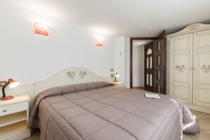 3 bedrooms, in-room safe, iron/ironing board, WiFi - RIFINITO APPARTAMENTO CON WIFI ILLIMITATO, LETTI ORTOPEDICI, AIR/C. (Solanas villasimius)