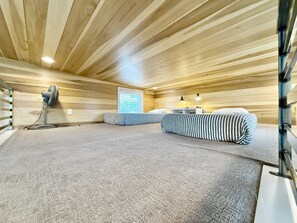 2 soverom, strykejern/-brett, reiseseng for barn og wi-fi
