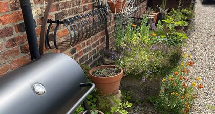 HAYSTACK COTTAGE SLEEPING 2 NEXT TO FOX COVERT PUB YARM