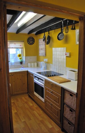 Enjoy cooking in this well-equipped kitchen with an oven, stovetop, sink, and toaster.
